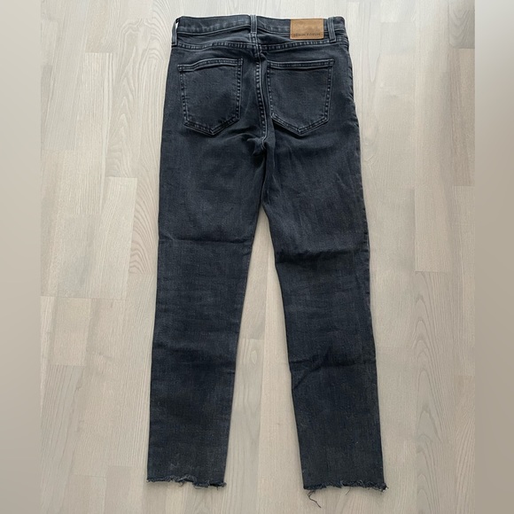 Denim Forum “The Yoko High Rise Slim” Slightly Faded Basic Black Jeans - Picture 2 of 7